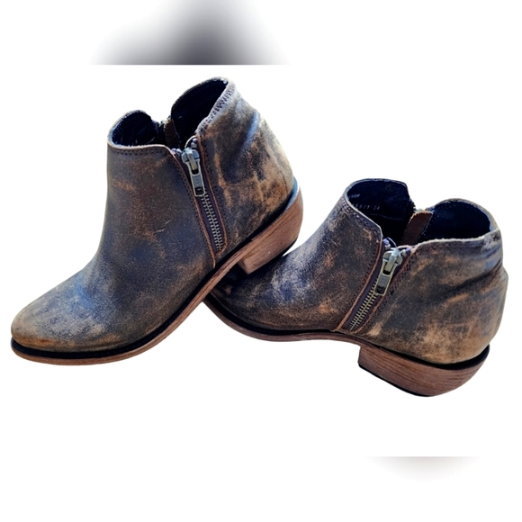 No Roots Boots, Distressed Brown Ankle Boots, Liberty Boots, Size 7.5 - Picture 1 of 11